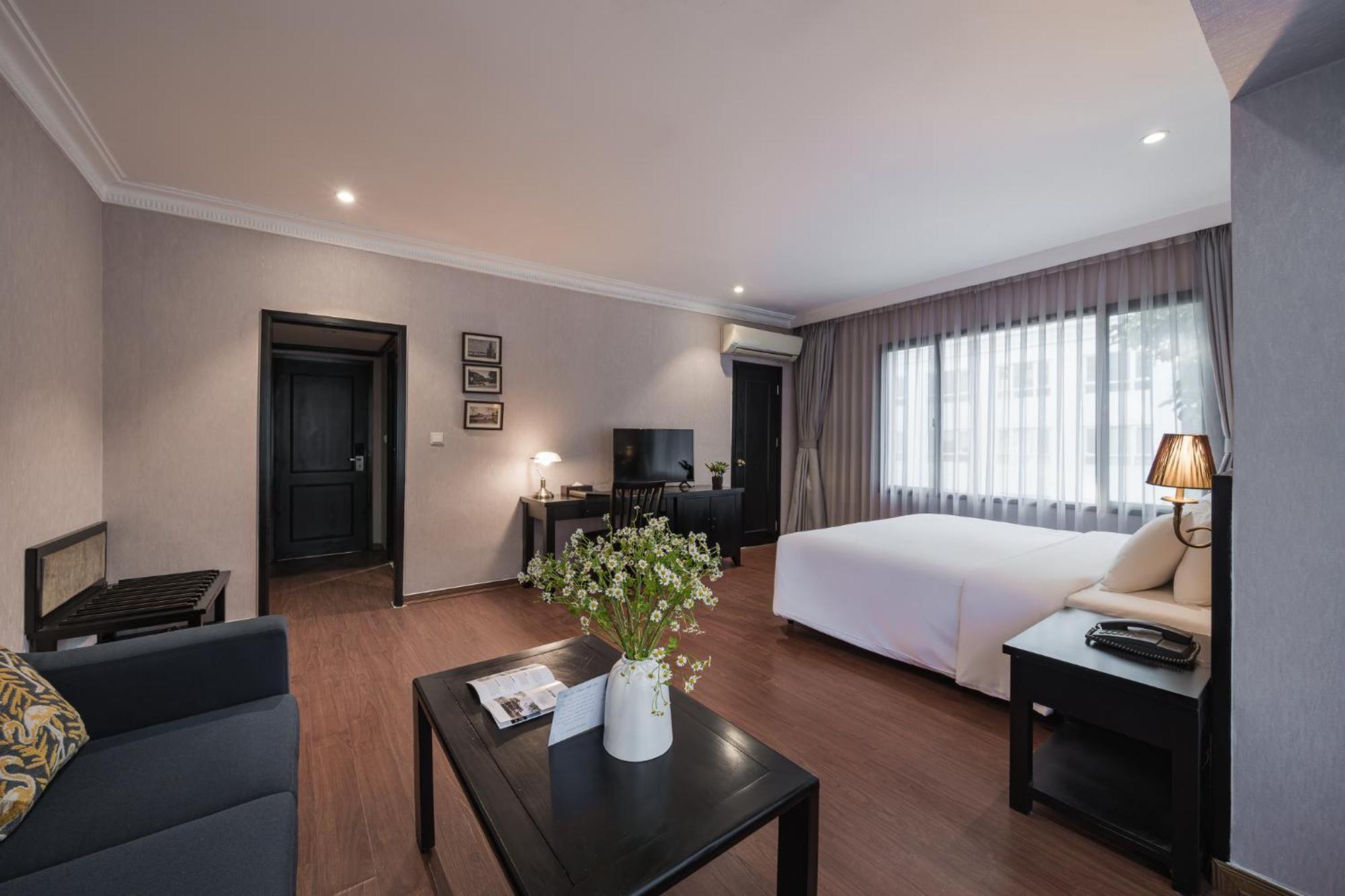 Mon Regency Hotel 4*